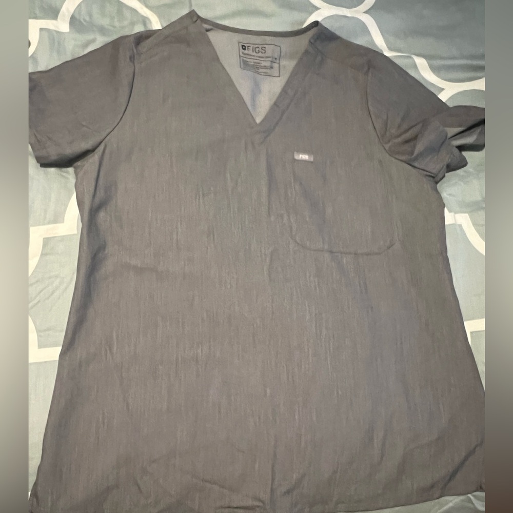 Figs 1 pocket scrub top.